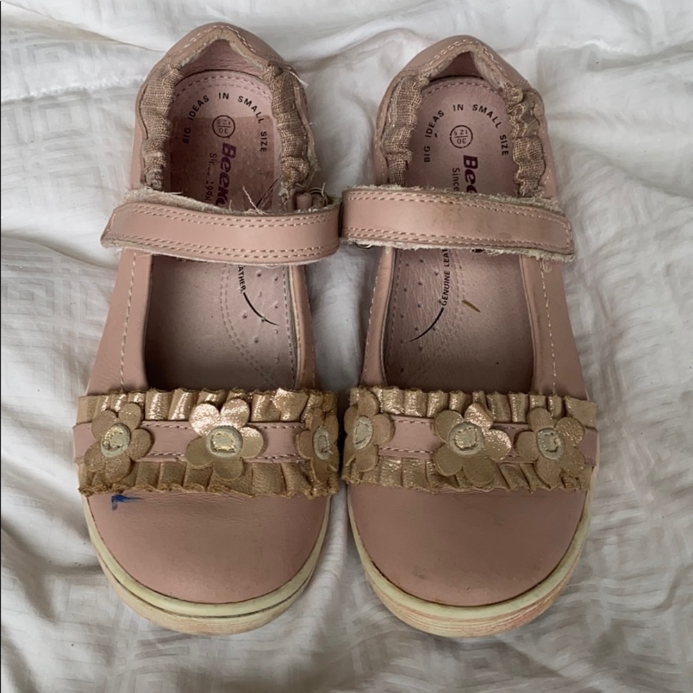 Beeko Mary Jane leather girls shoes.